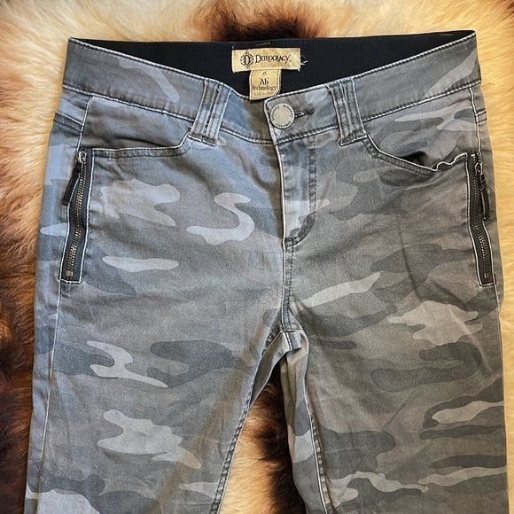 Democracy Gray Camouflage Ab Technology Jeans - Picture 6 of 9